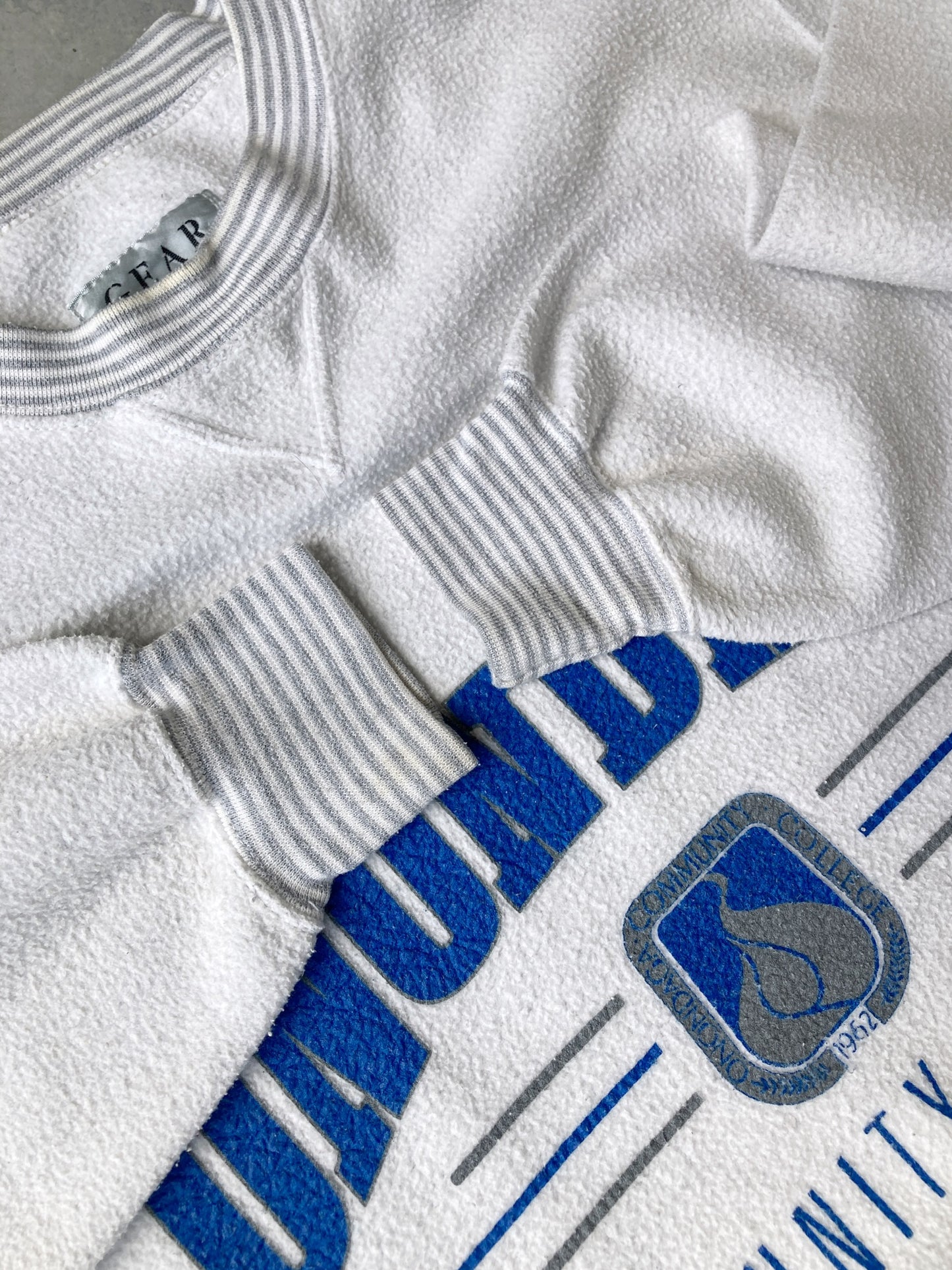 Onondaga Community College Sweatshirt 90's - Large