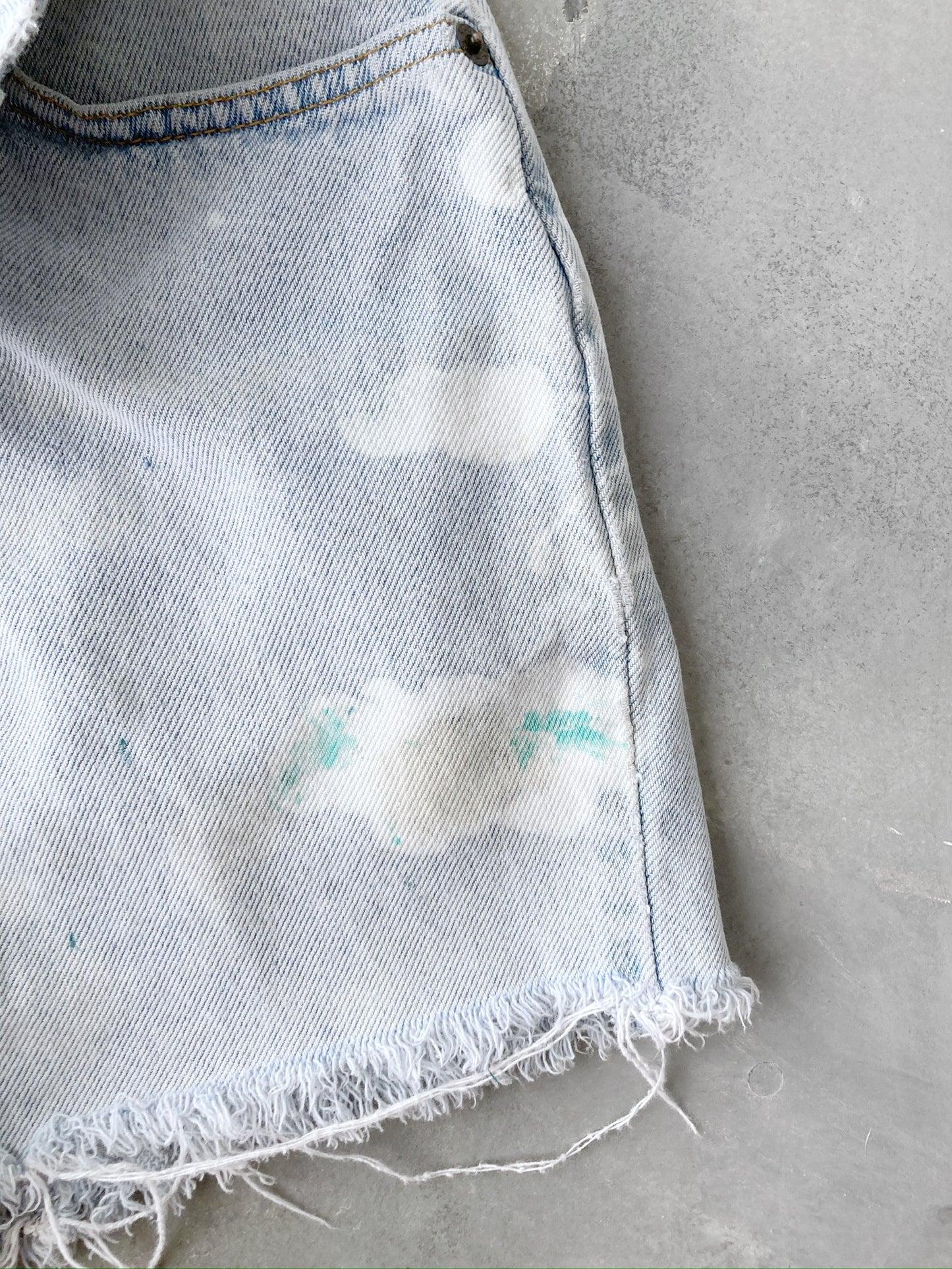 Levi's Bleached Cutoff Shorts 90s - 6-8