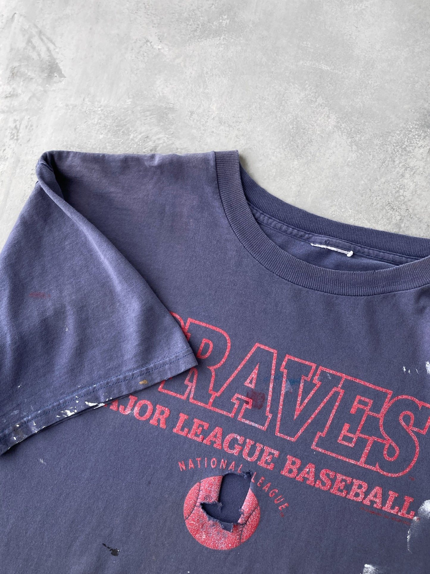 Atlanta Braves Thrashed T-Shirt 90's - XL