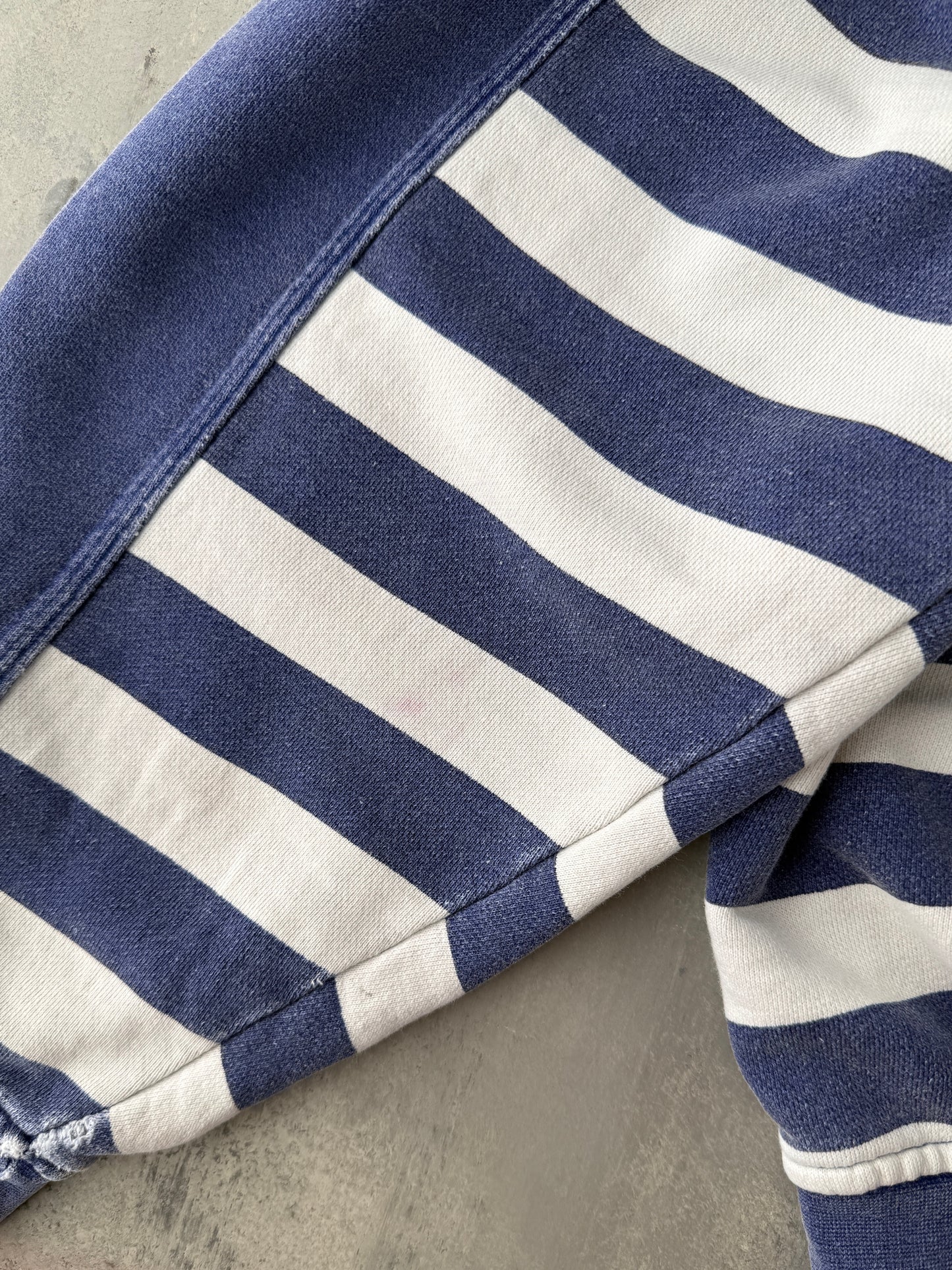 Striped GAP Sweatshirt 90's - Large
