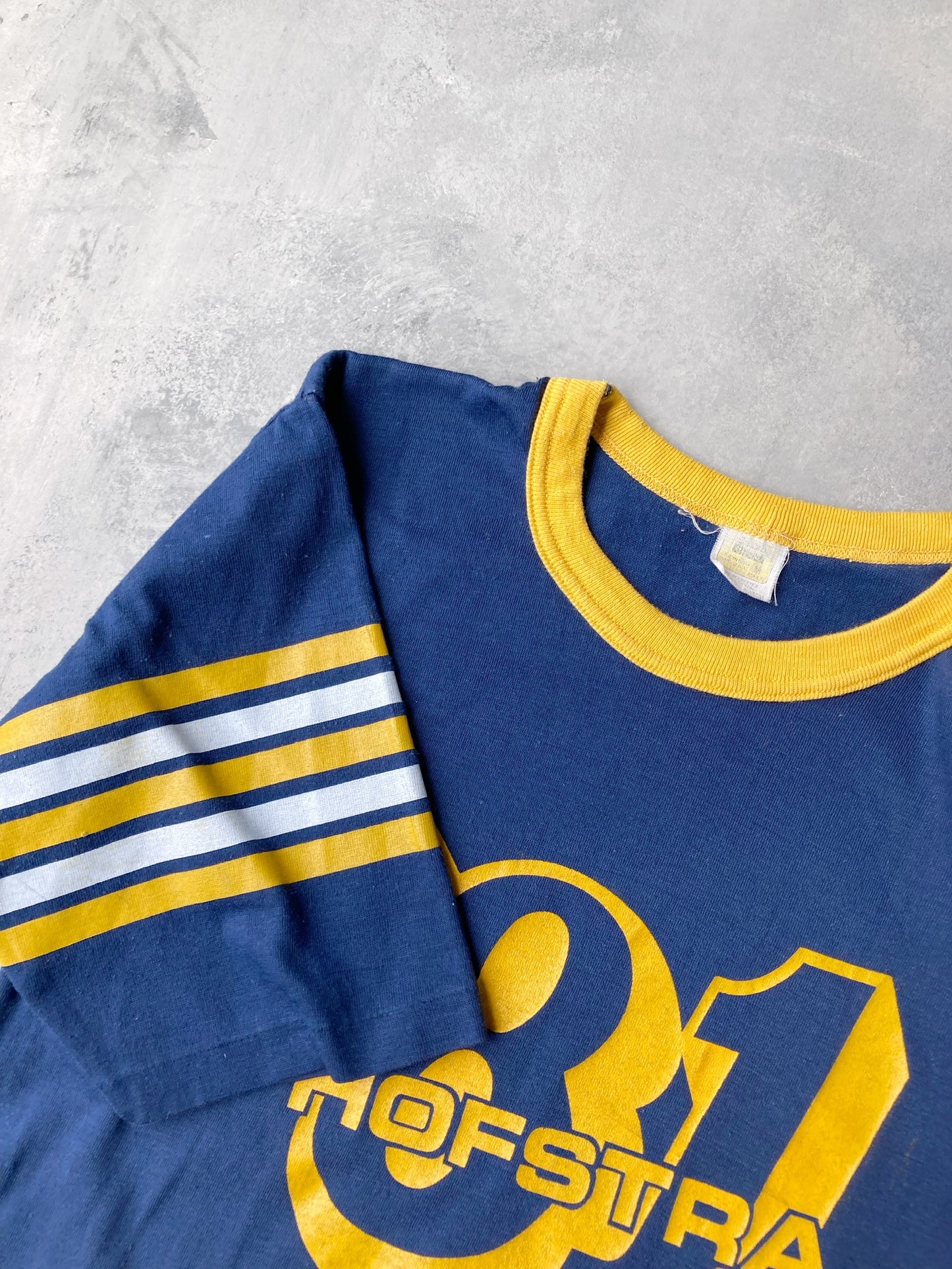 Hofstra University '81 T-Shirt - XS / Small