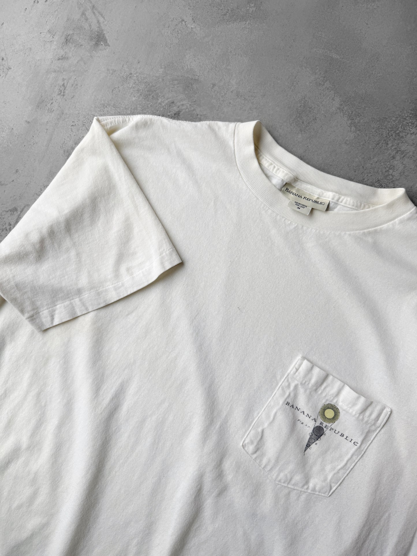 Banana Republic Pocket T-Shirt 90's - Medium
