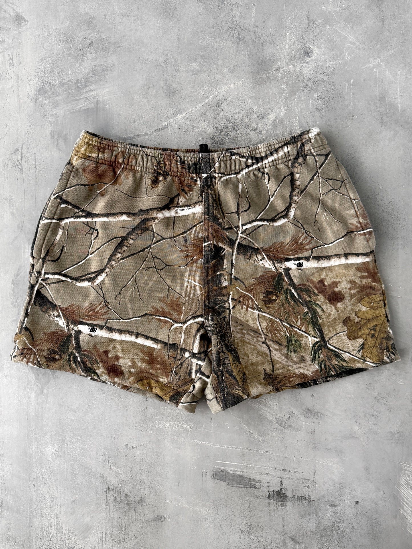 Real Tree Camo Shorts - 32-34 (Medium)