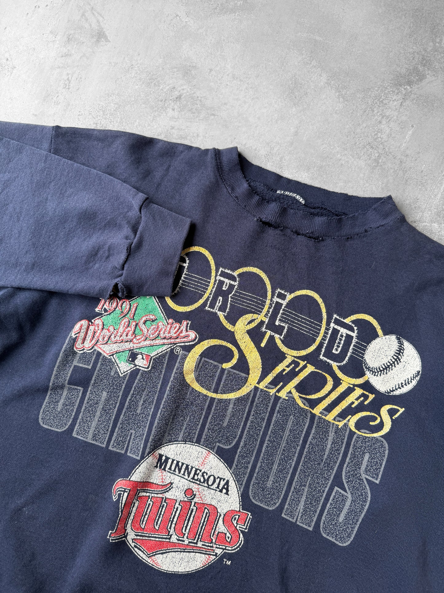 Distressed Minnesota Twins World Series Sweatshirt '91 - Large