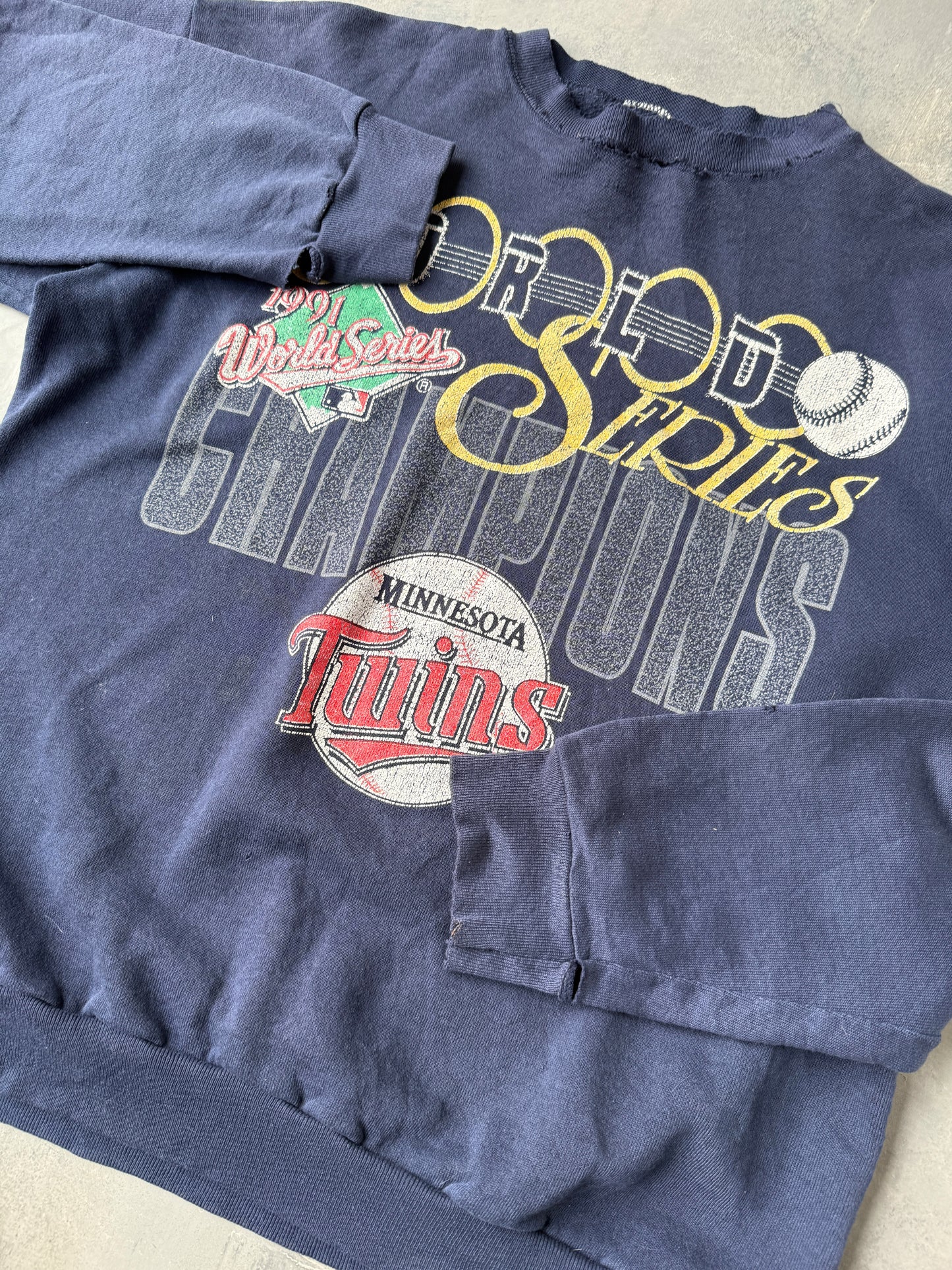 Distressed Minnesota Twins World Series Sweatshirt '91 - Large