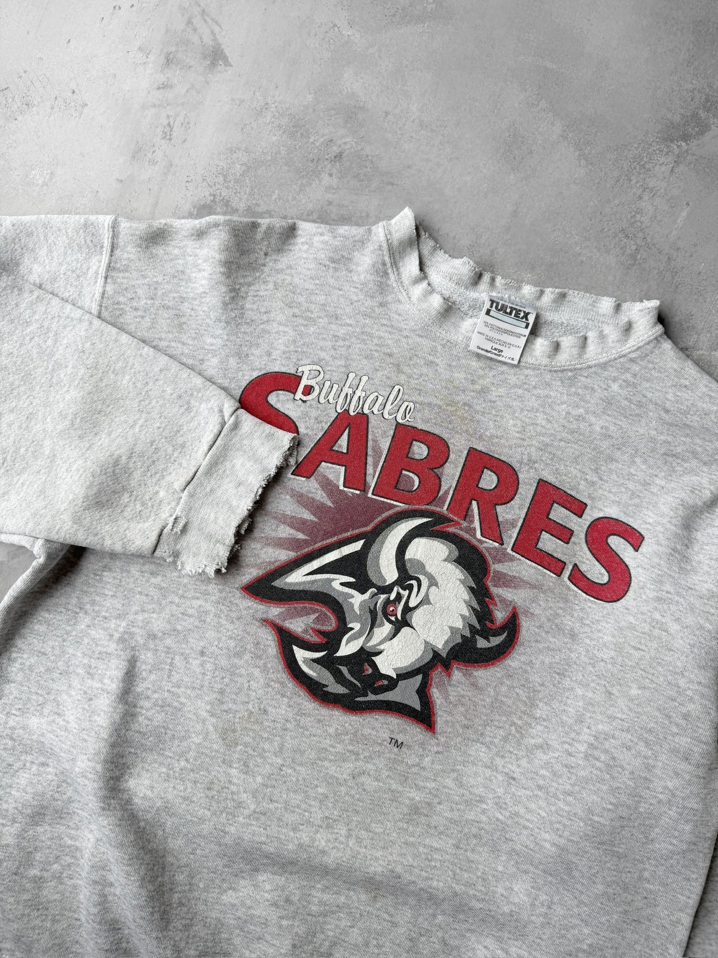 Distressed Buffalo Sabres Sweatshirt 90's - Large