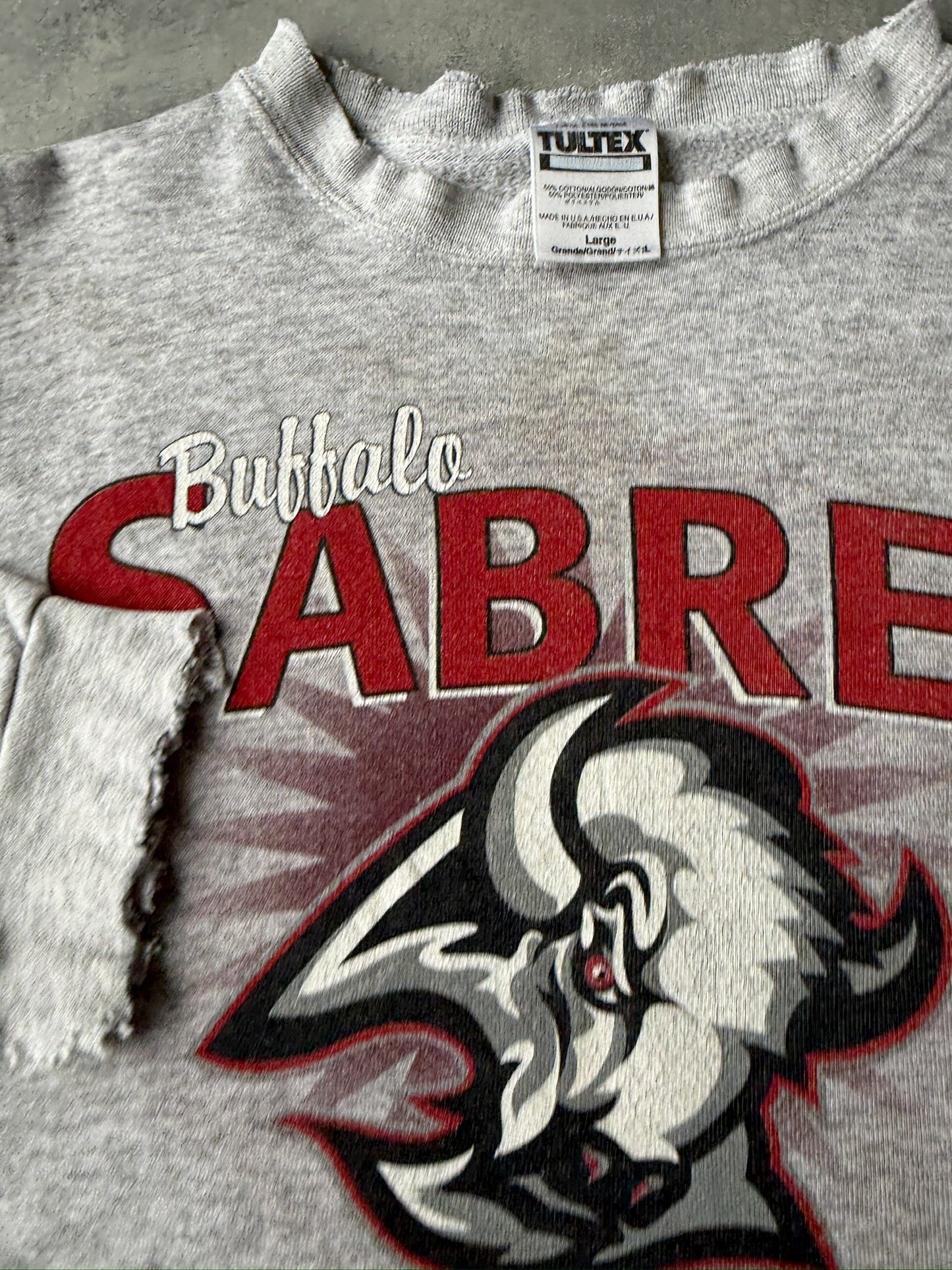 Distressed Buffalo Sabres Sweatshirt 90's - Large