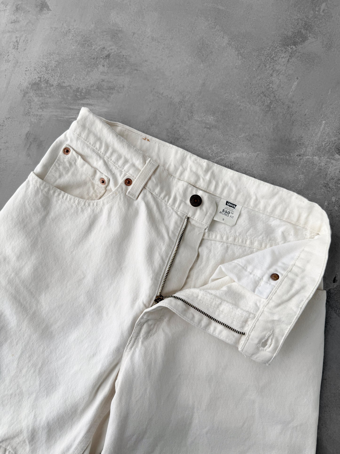 Levi's 550 White Jean Shorts 90's - Size 2-4