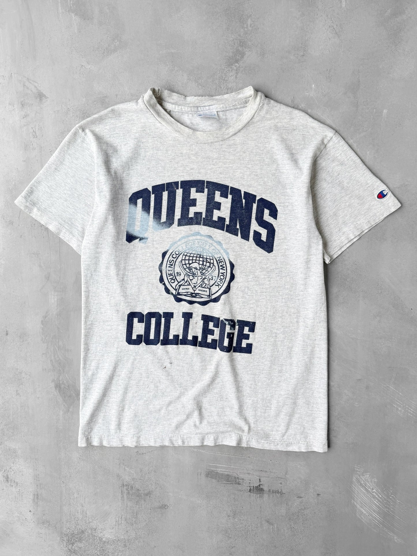 Distressed Queen's College T-Shirt 90's - Medium