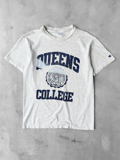 Distressed Queen's College T-Shirt 90's - Medium