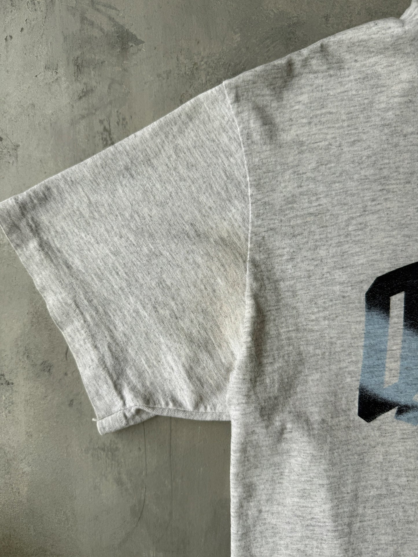 Distressed Queen's College T-Shirt 90's - Medium