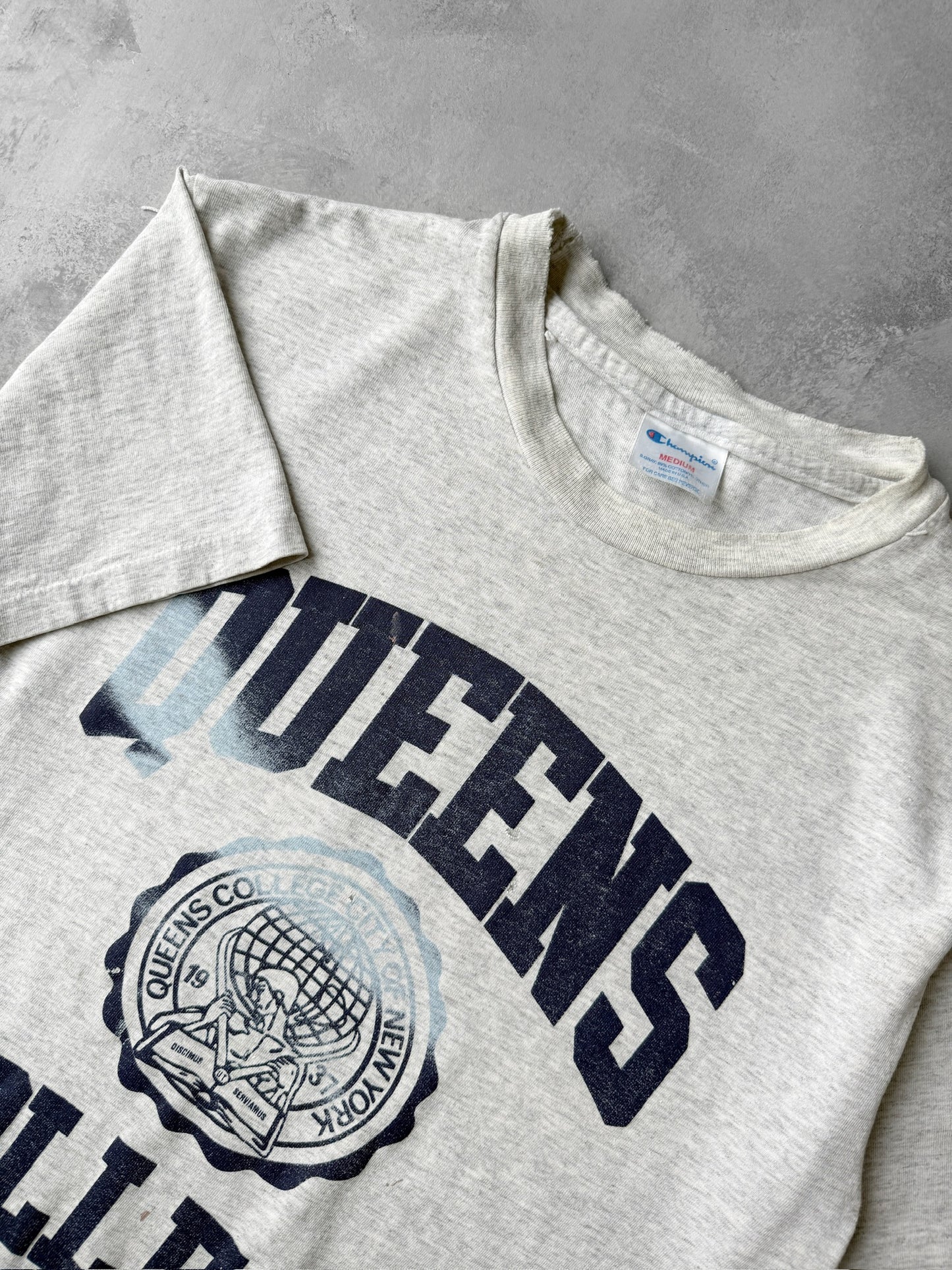 Distressed Queen's College T-Shirt 90's - Medium