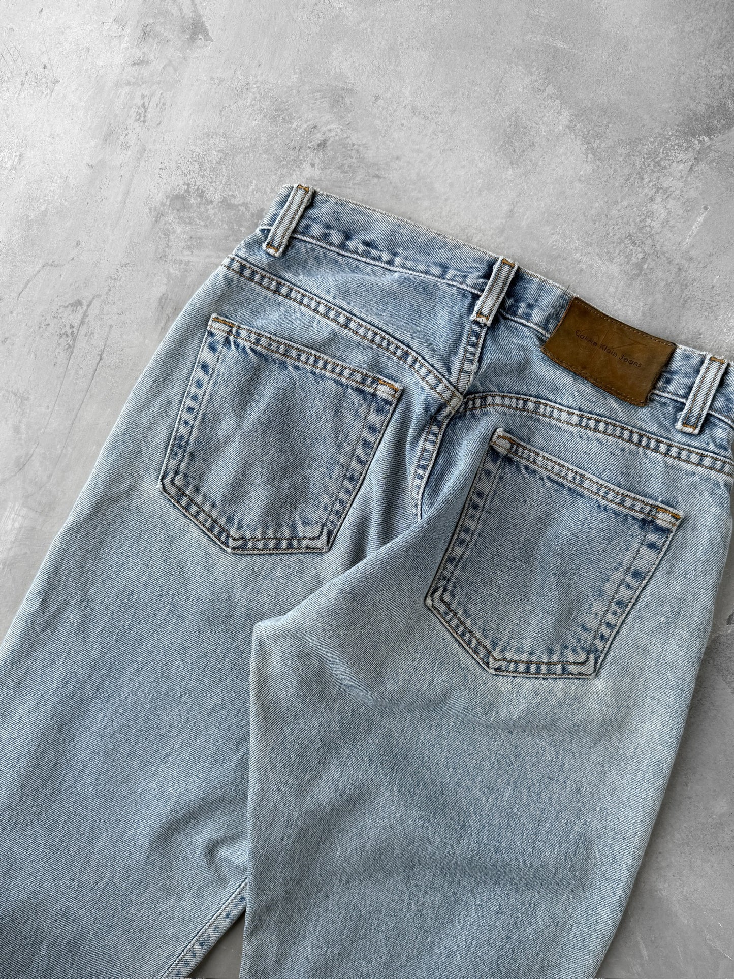 Calvin Klein Relaxed Straight Leg Jeans 90's - Size 4-6