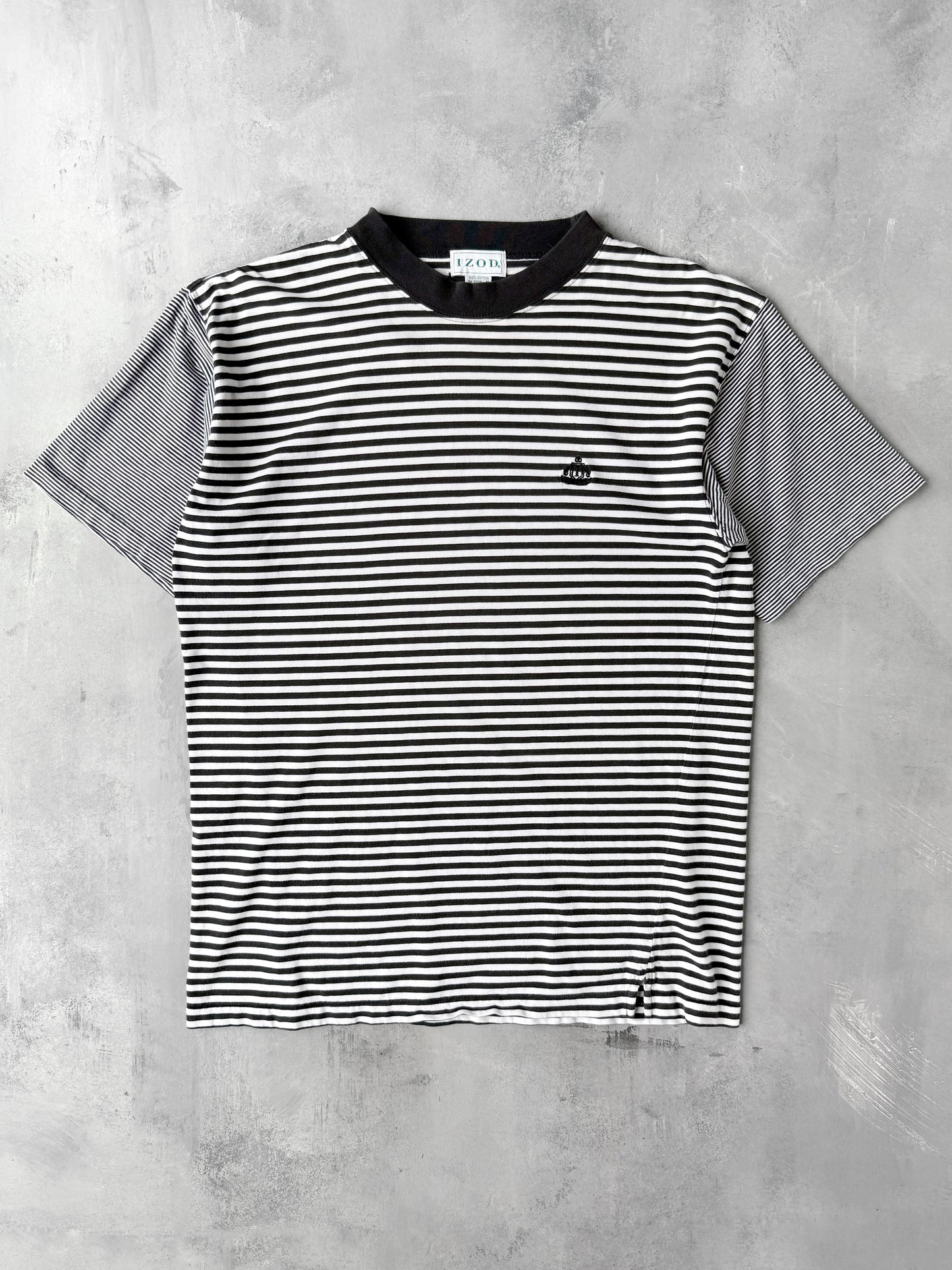 Black and White Striped T-Shirt 90's - Medium