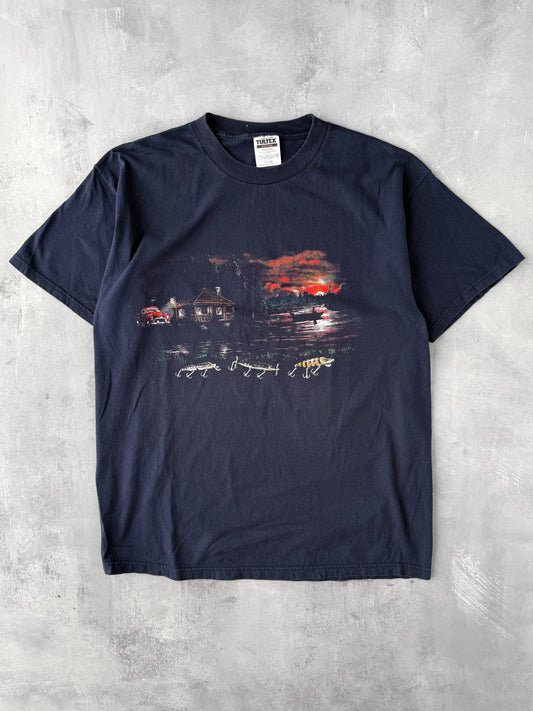 Fishing Cabin Scene T-Shirt 90's - XL