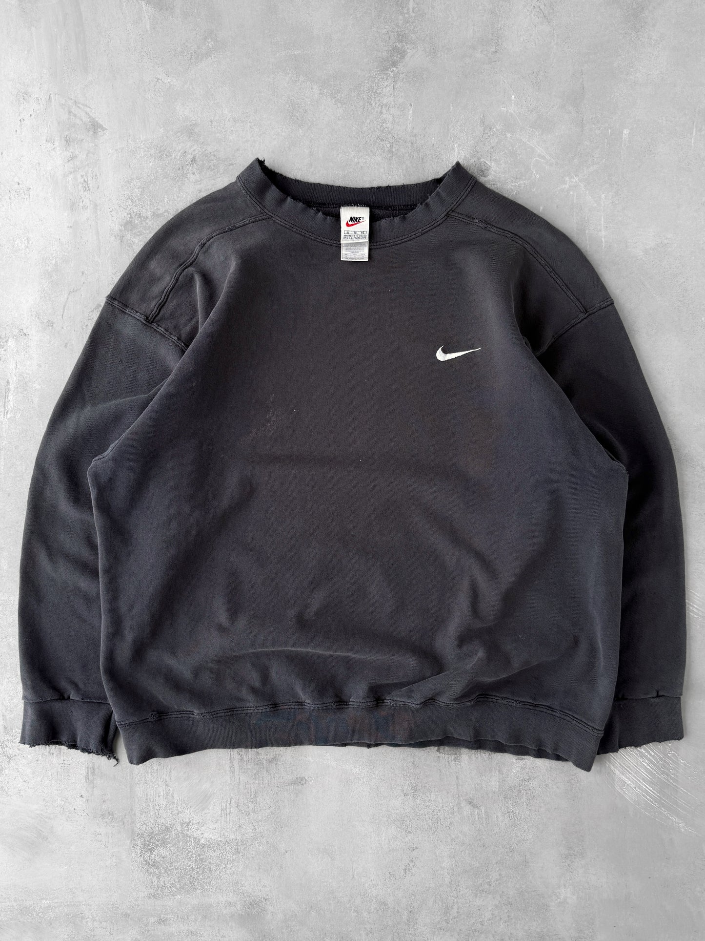 Distressed Nike Essential Black Sweatshirt 90's - XL