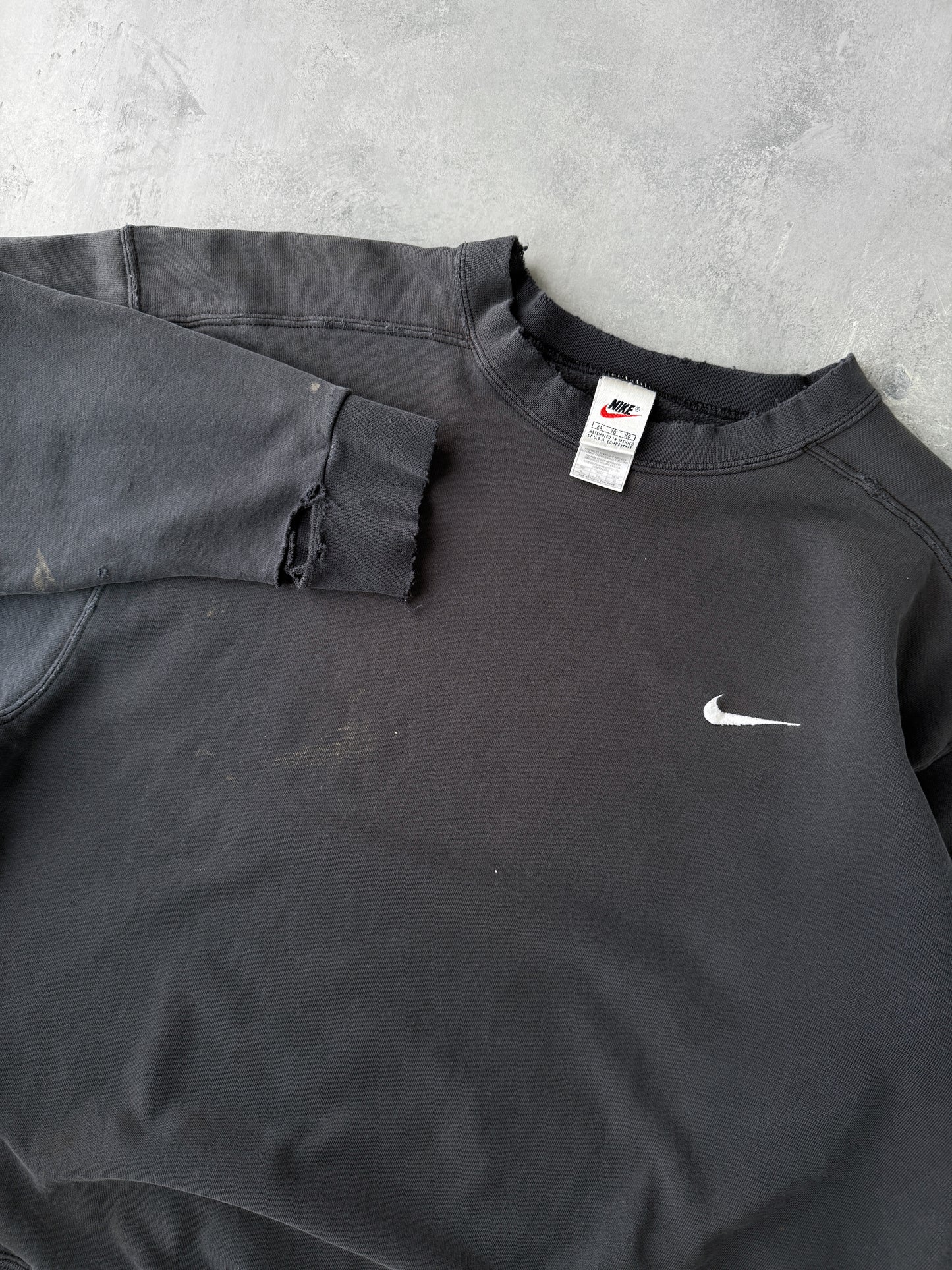 Distressed Nike Essential Black Sweatshirt 90's - XL